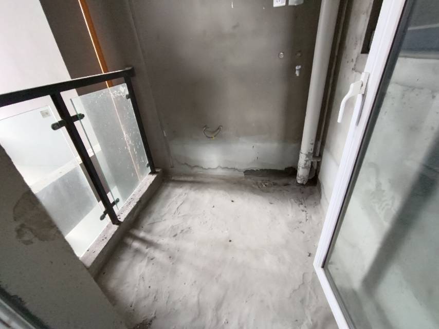 绵阳未名湖畔，4室2厅2卫，147㎡，售价165万 绵阳二手房