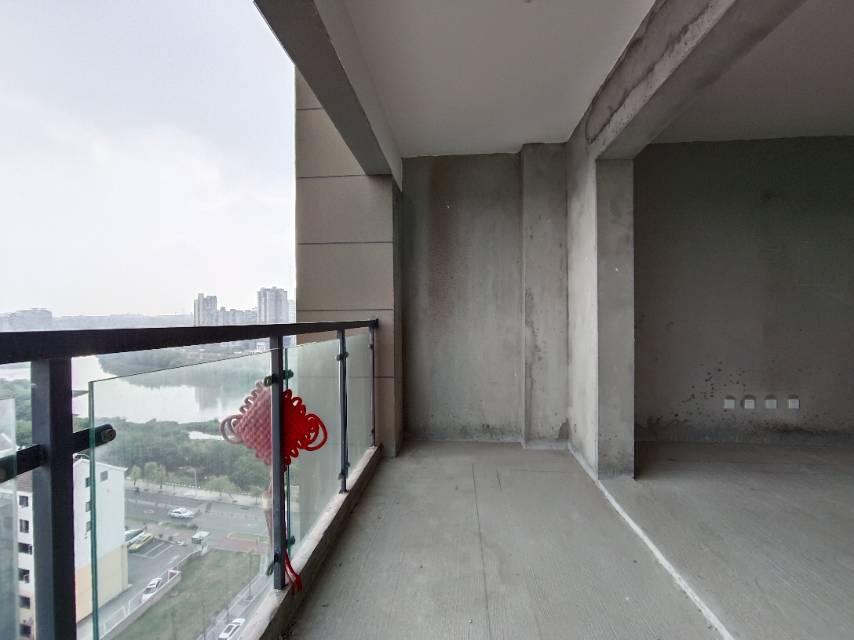 绵阳未名湖畔，4室2厅2卫，147㎡，售价165万 绵阳二手房