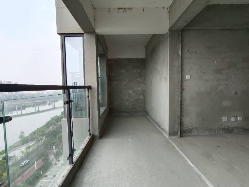 绵阳未名湖畔，4室2厅2卫，147㎡，售价165万 绵阳二手房