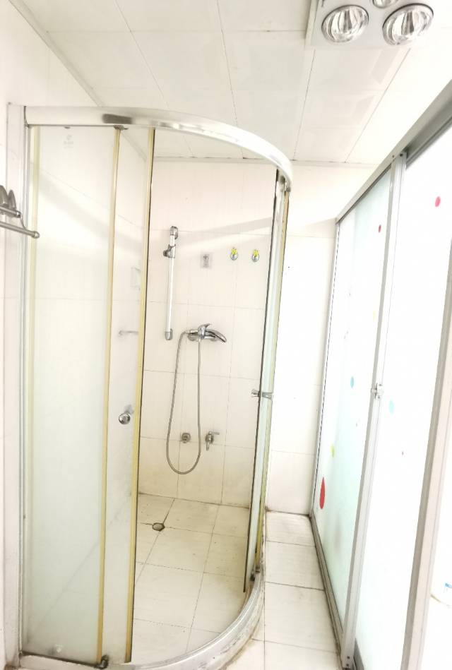 绵阳溢阳商业城，3室2厅2卫，148.00㎡，精装，租金1300元/月 绵阳租房