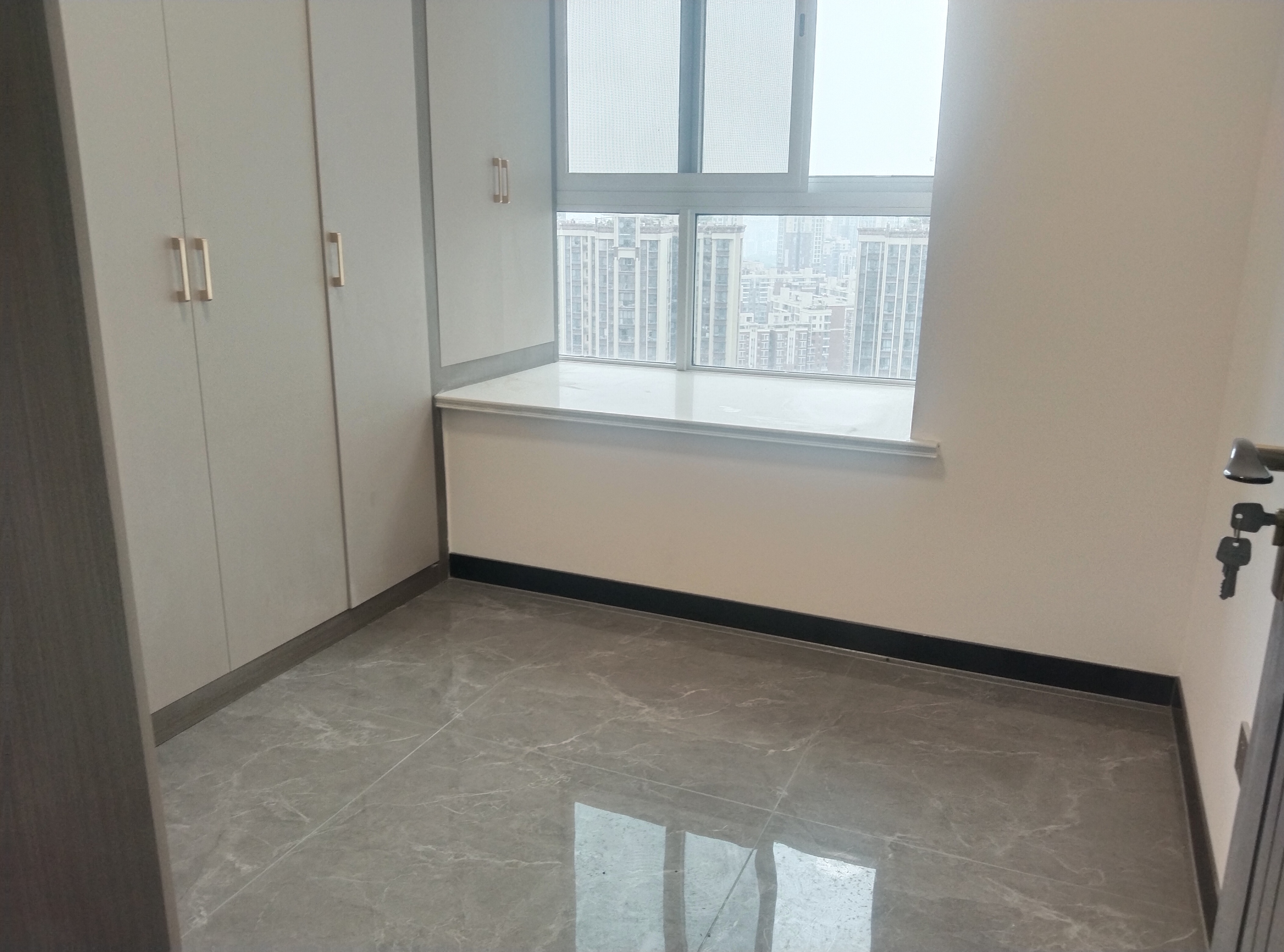 绵阳人工湖旁.20年新小区.顶跃带露台花园.精装5室.清水的价格 绵阳二手房