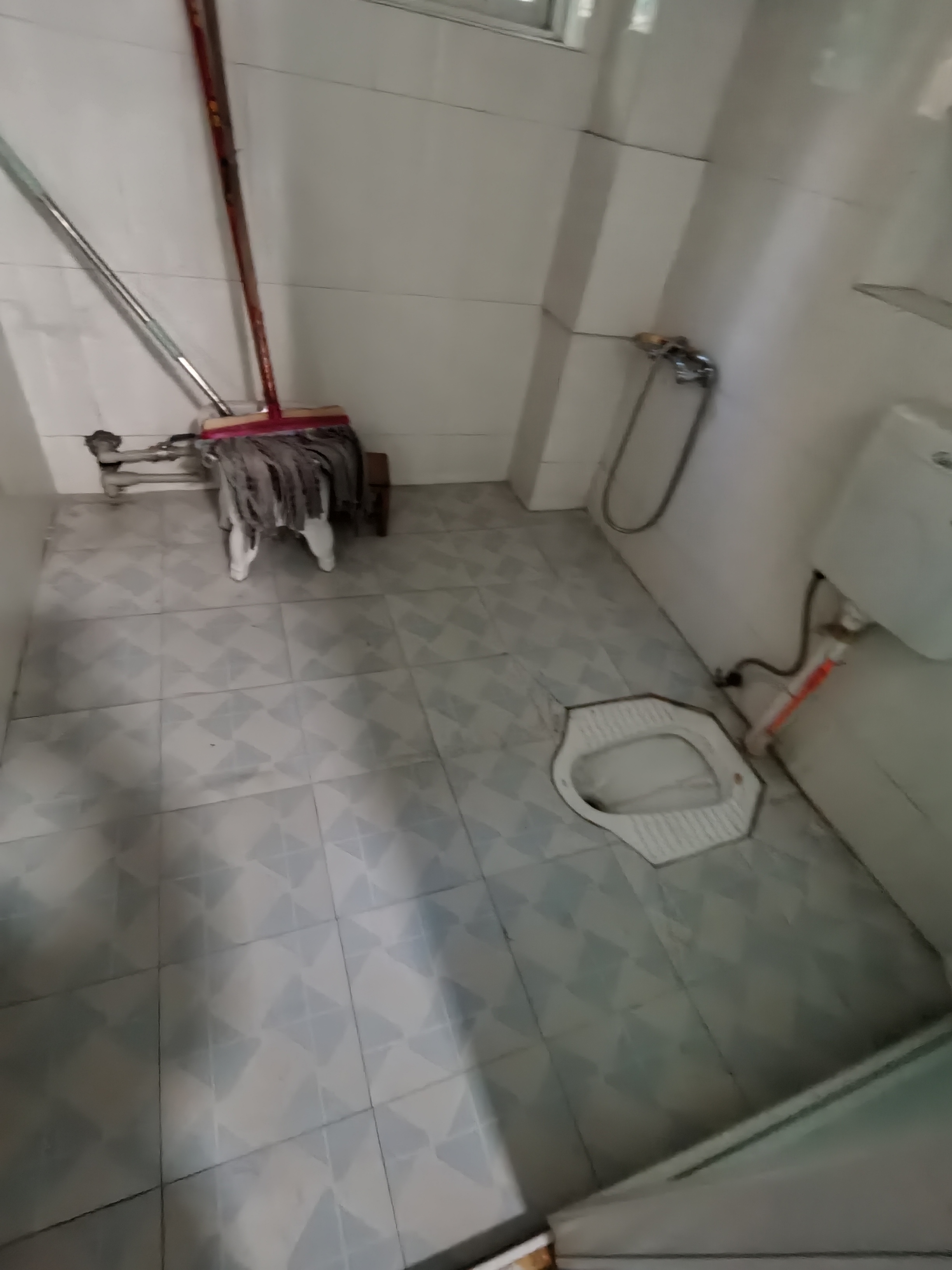 绵阳红月亮小区，4室2厅2卫，156㎡，普装，售价95万 绵阳二手房