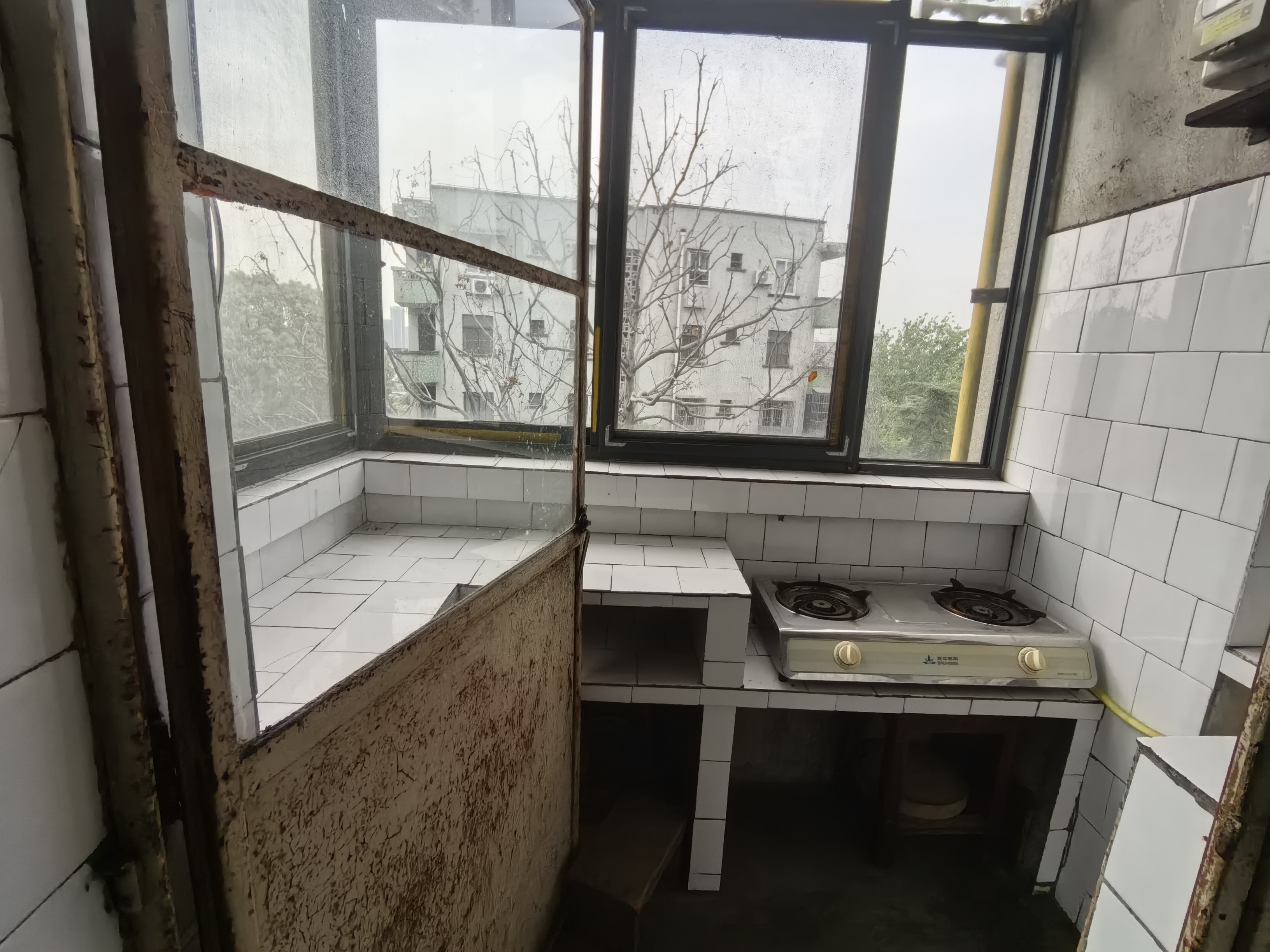 绵阳756家属区，2室1厅1卫，54.25㎡，普装，租金700.00元/月 绵阳租房