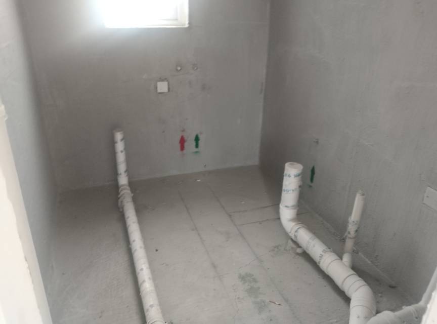 绵阳倍特香槟华府一期，4室2厅2卫，143.00㎡，毛坯，售价125万 绵阳二手房