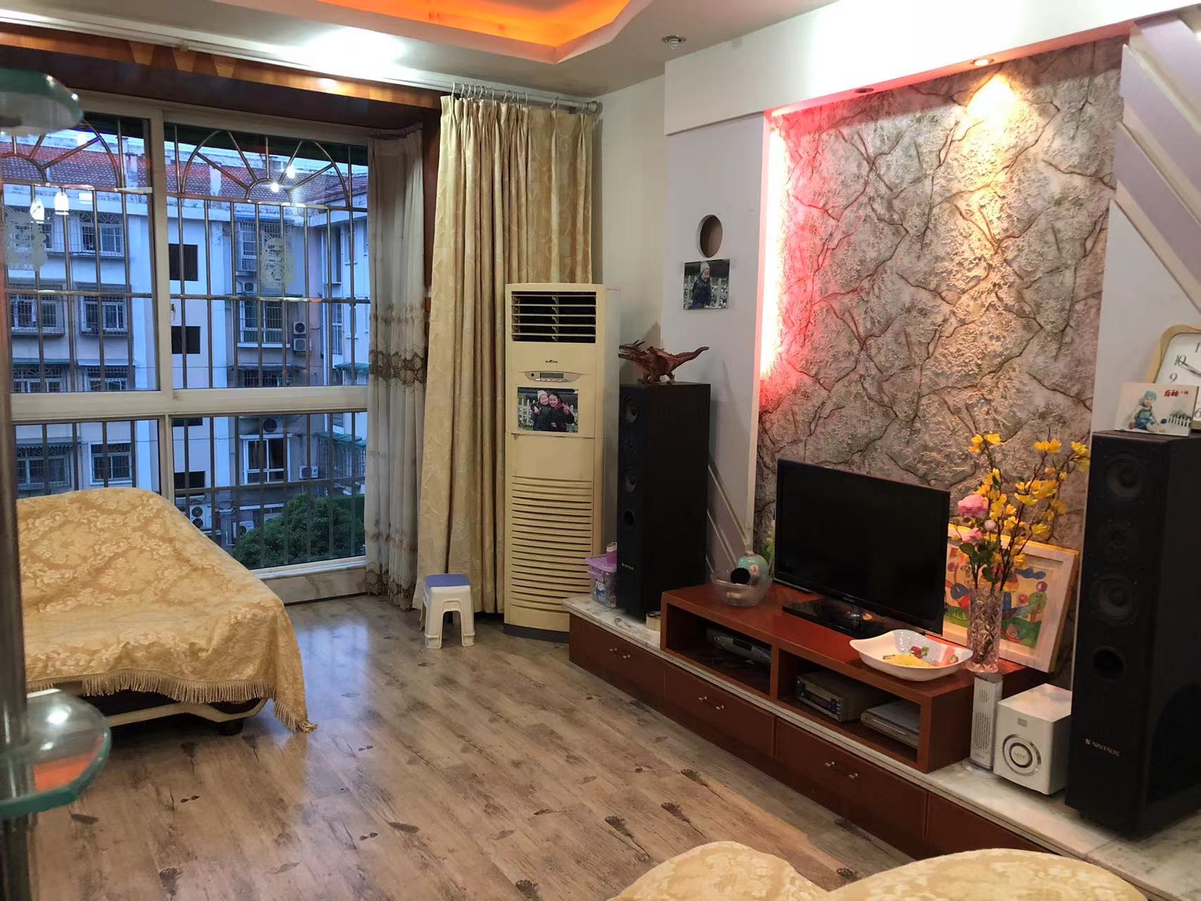 绵阳市中心位置｜步梯5楼｜住家装修｜干净整洁 绵阳二手房