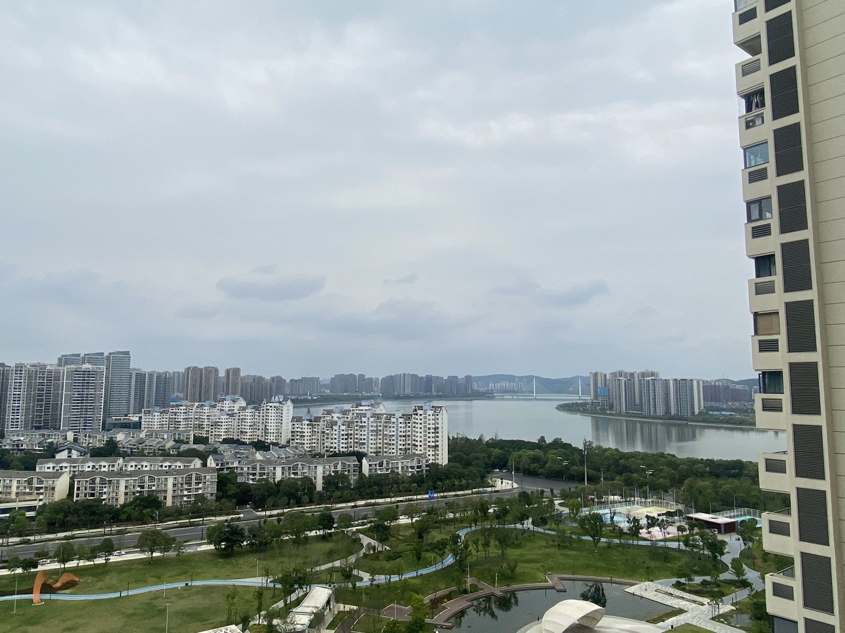 绵阳万达天澜（三期），3室2厅2卫，110㎡，毛坯，售价95万 绵阳二手房