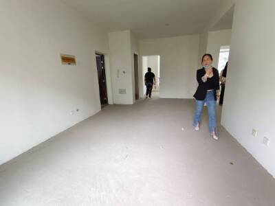 新城一号，3室2厅1卫，90㎡，售价28万