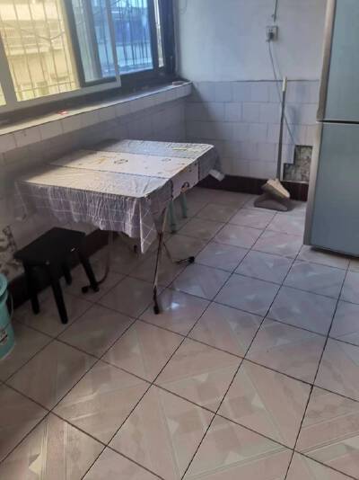 756家属区，2室2厅1卫，60㎡，普装，租金1000元/月