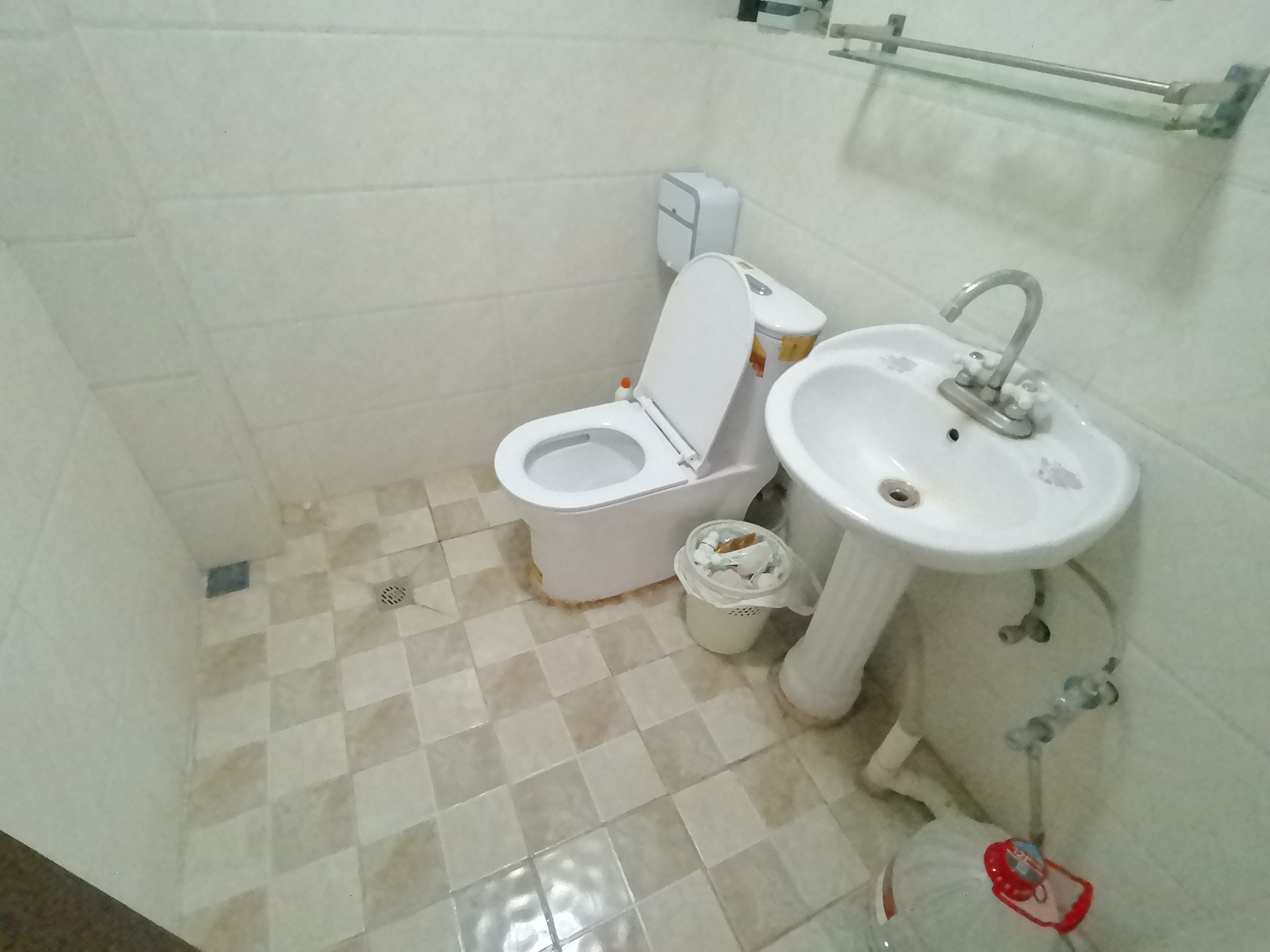 绵阳城南春天，3室2厅2卫，100㎡，普装，租金2400元/月 绵阳租房