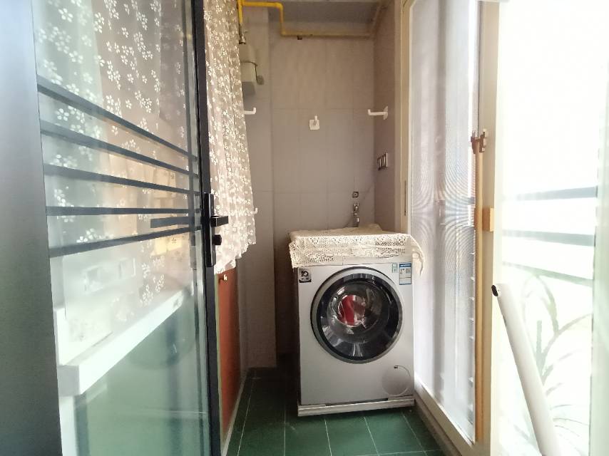 绵阳东辰阳光清华D区，2室2厅1卫，82.00㎡，精装，售价130.00万 绵阳二手房