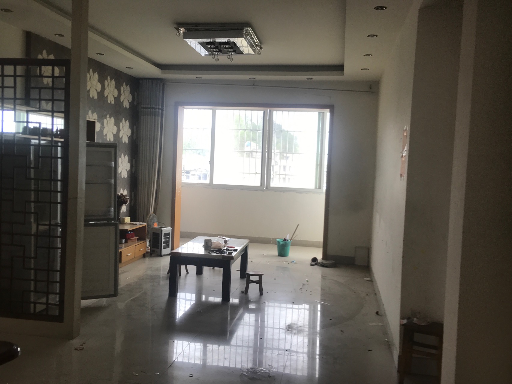绵阳康华小区，3室2厅1卫，162.5㎡，售价35.00万 绵阳二手房