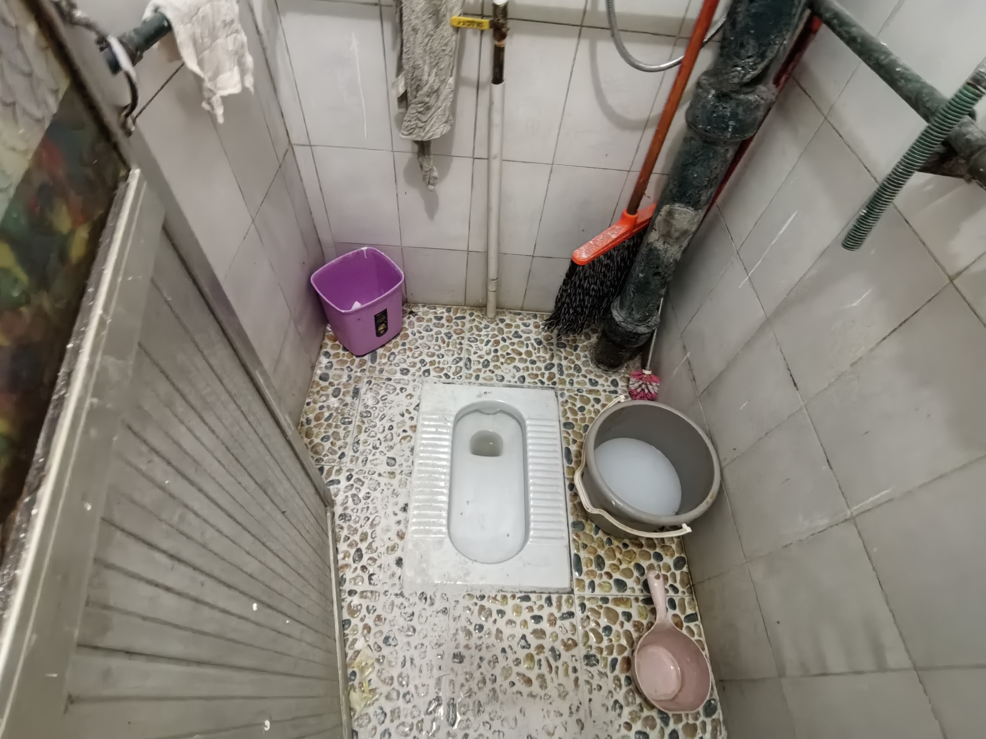 绵阳756家属区，2室1厅1卫，54㎡，普装，租金1100元/月 绵阳租房