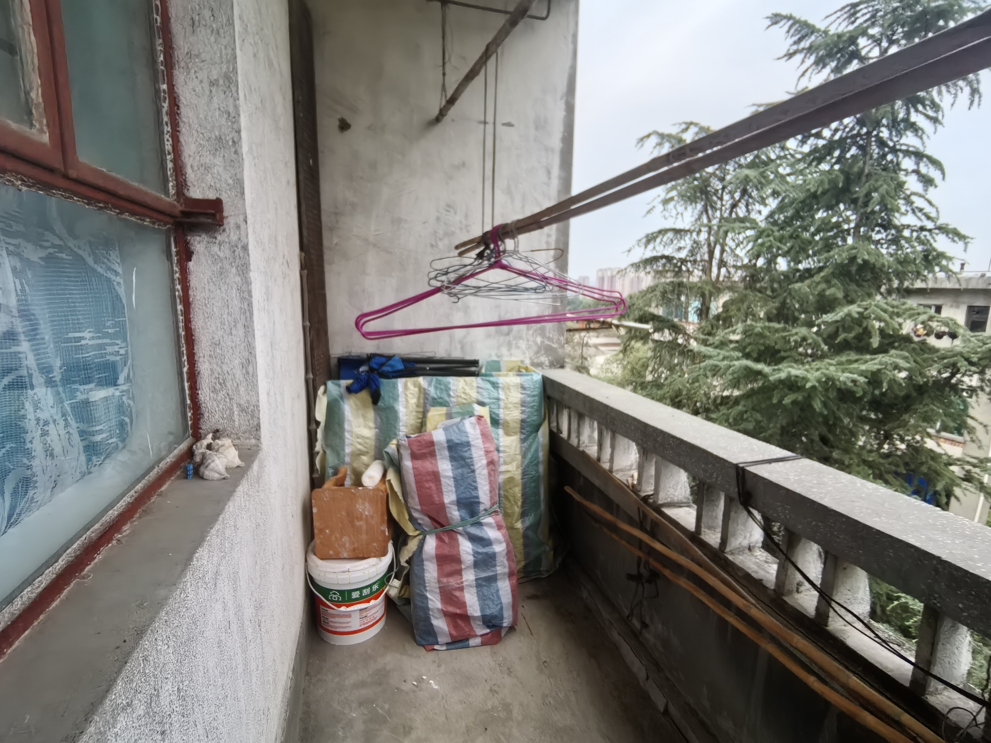 绵阳756家属区，3室1厅1卫，70㎡，普装，租金1000元/月 绵阳租房