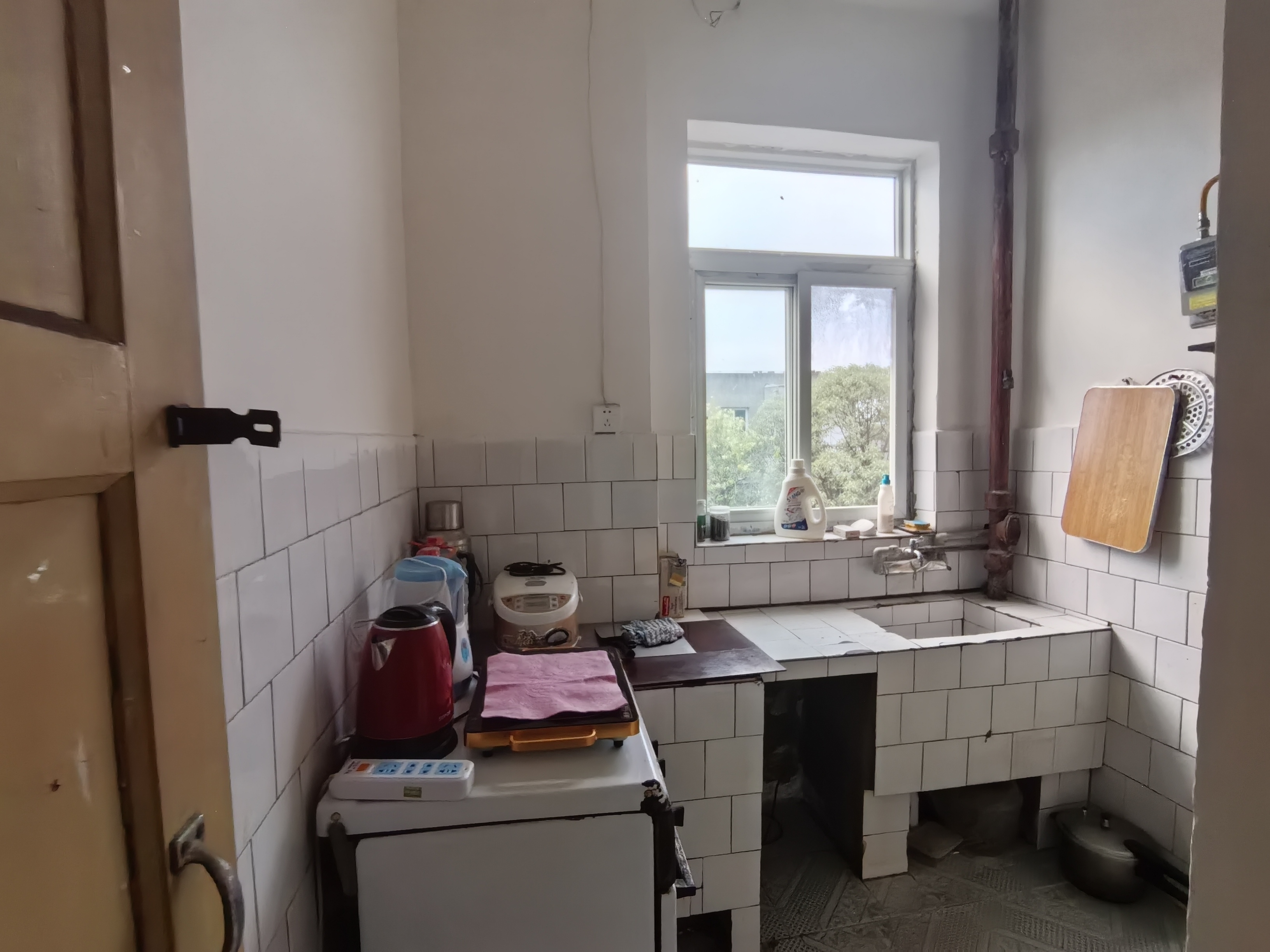 绵阳756家属区，3室1厅1卫，70㎡，普装，租金1000元/月 绵阳租房