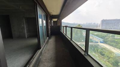 融创九阙府，4室2厅2卫，129.00㎡，毛坯，售价59万