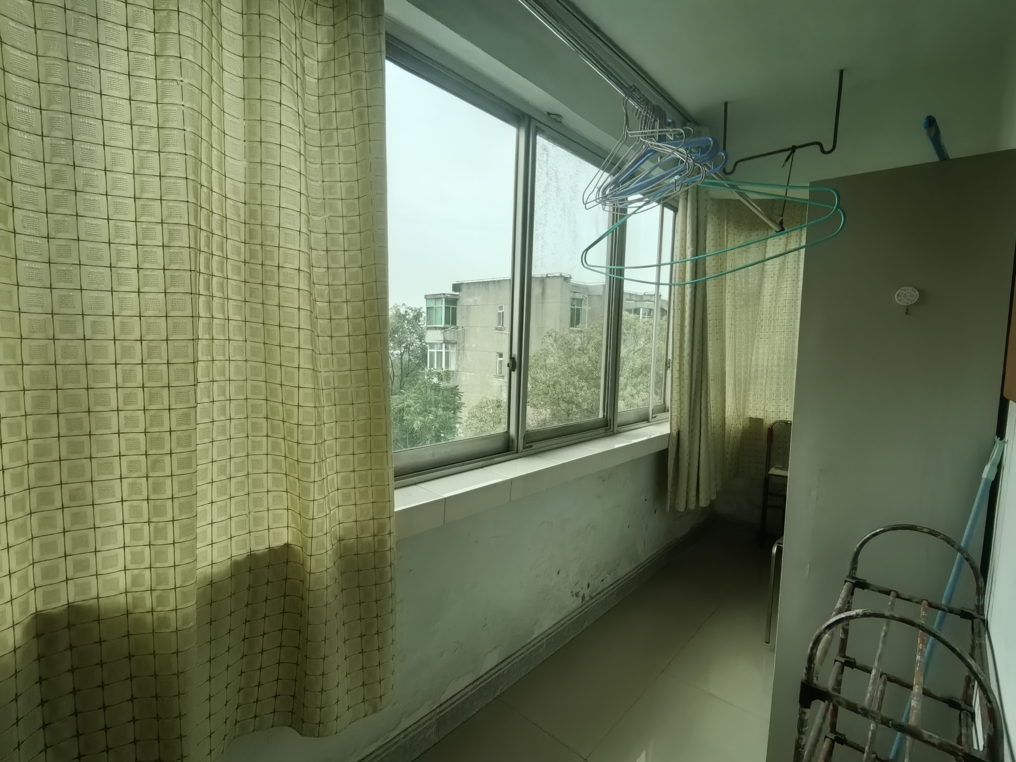 绵阳756家属区，2室1厅1卫，70㎡，普装，租金1100元/月 绵阳租房