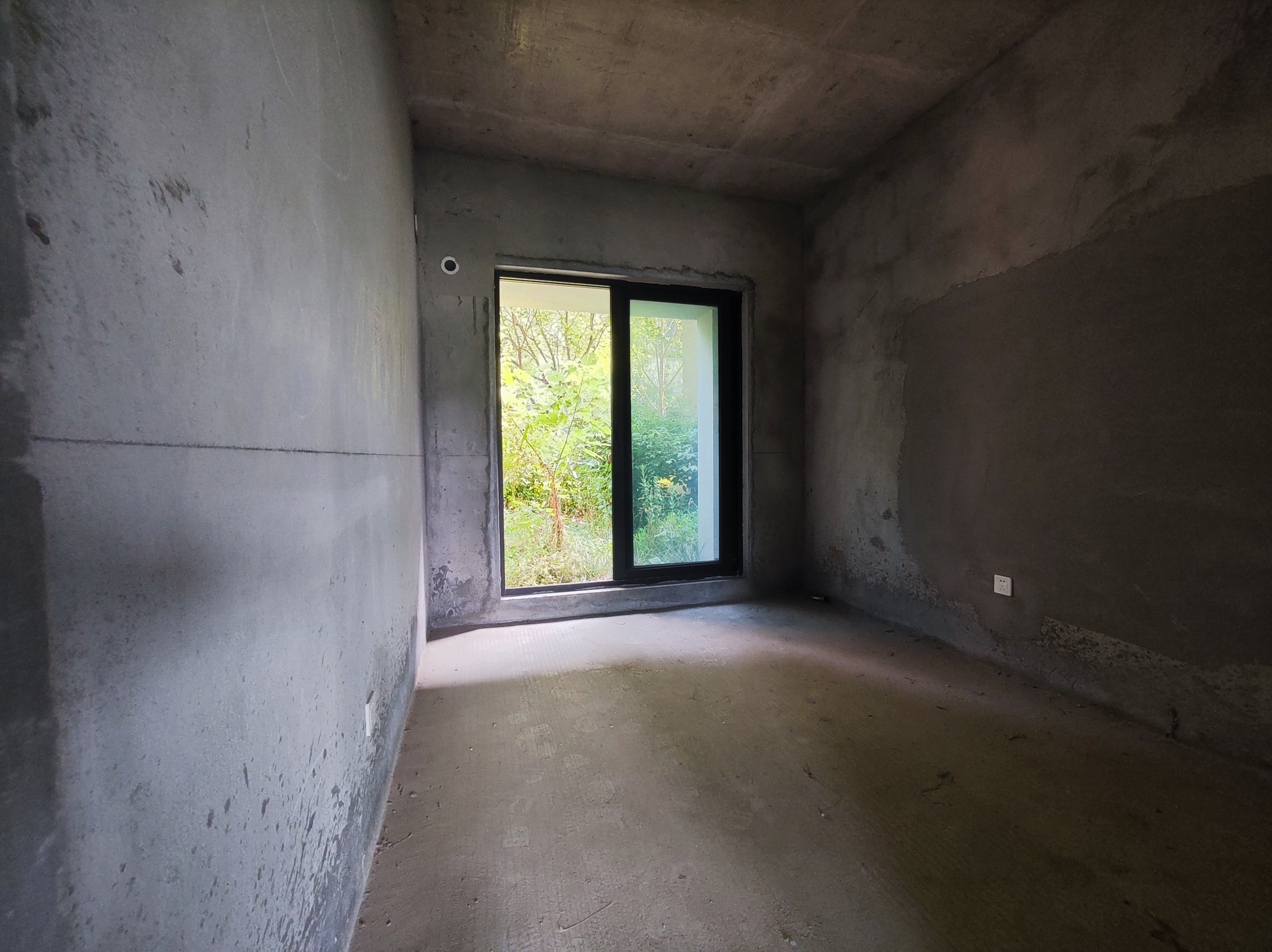绵阳一楼带花园，4室2厅2卫，129.00㎡，毛坯，售价83.5万 绵阳二手房