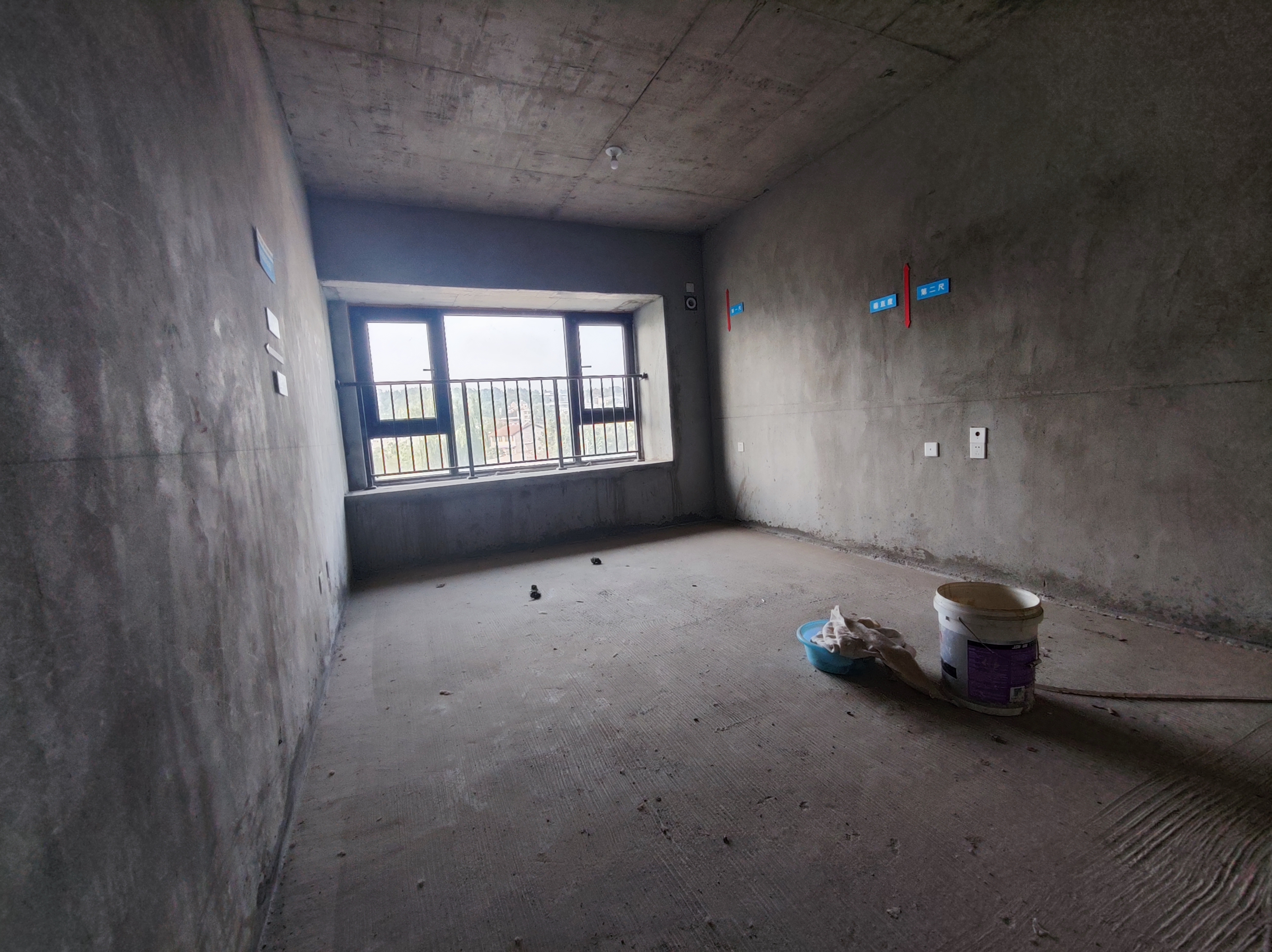 绵阳一楼带花园，4室2厅2卫，129.00㎡，毛坯，售价83.5万 绵阳二手房