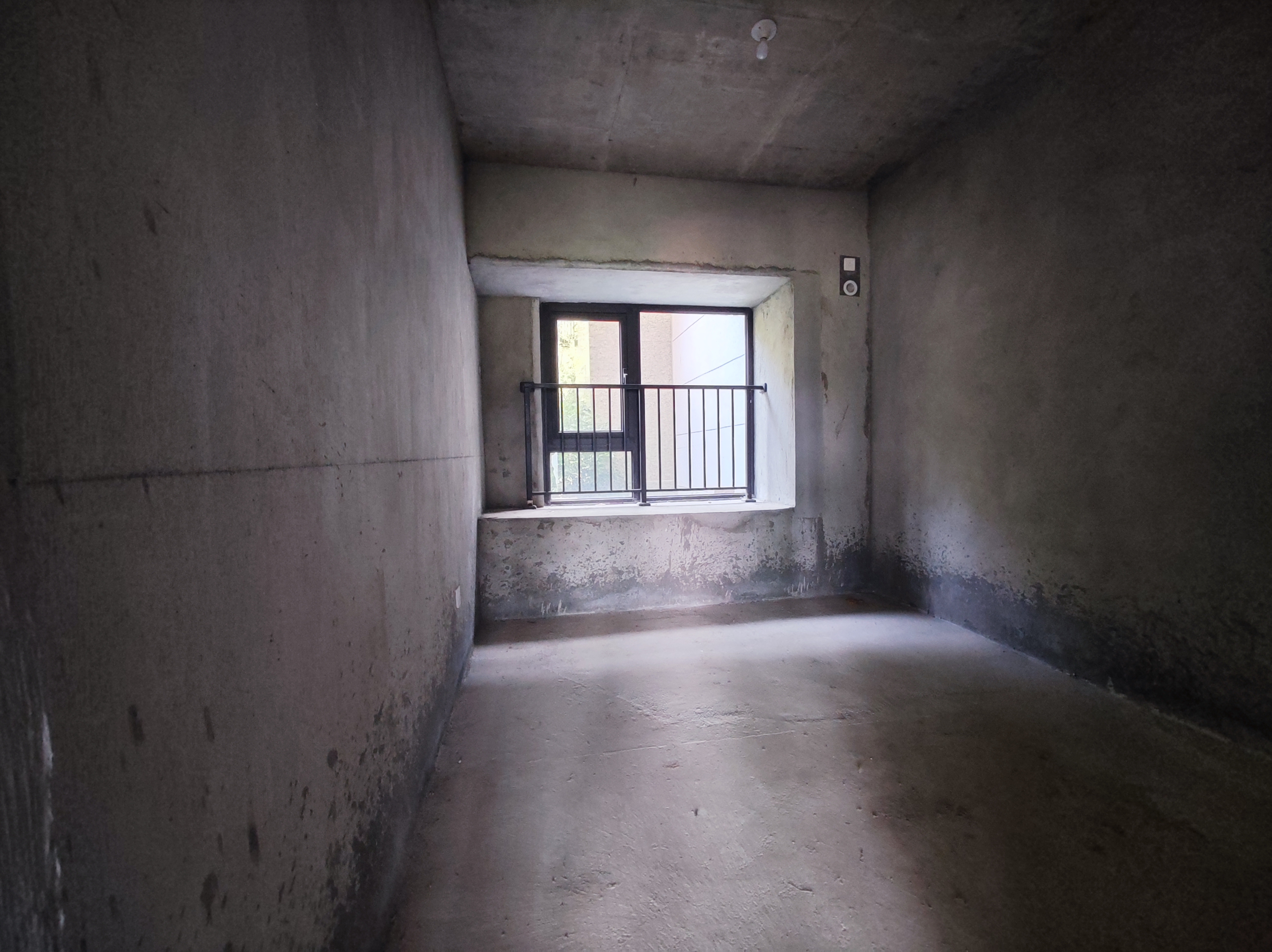 绵阳一楼带花园，4室2厅2卫，129.00㎡，毛坯，售价83.5万 绵阳二手房