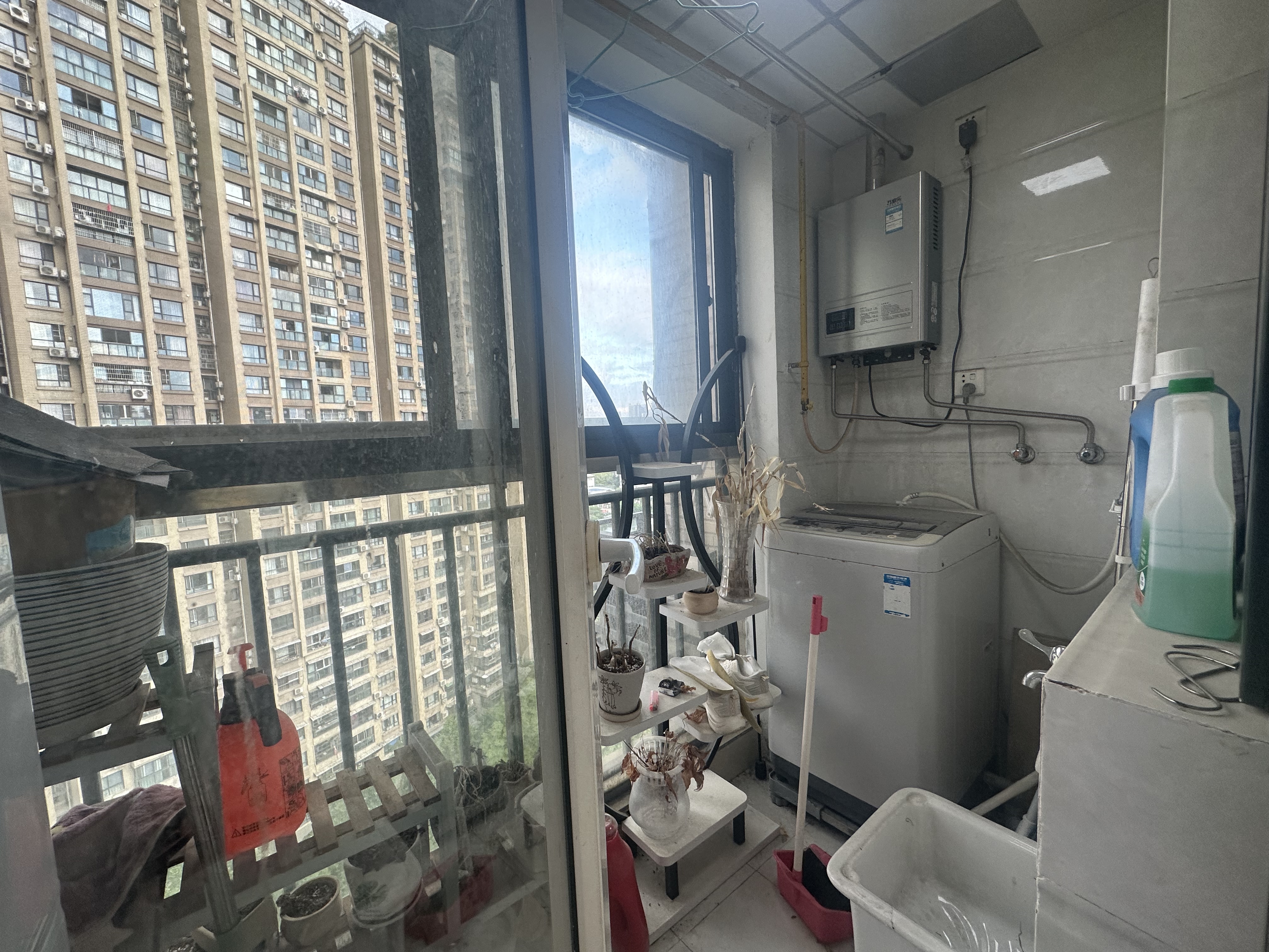 绵阳东原香屿，4室2厅2卫，104.78㎡，精装，租金2000.00元/月 绵阳租房