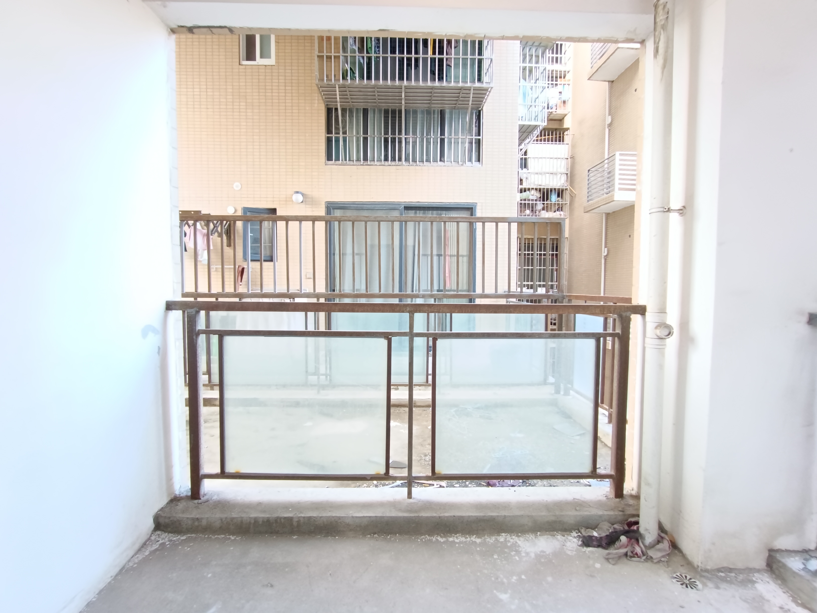 绵阳三江启航学校 带露台的电梯小高层 视野开阔 与万达为邻 绵阳二手房