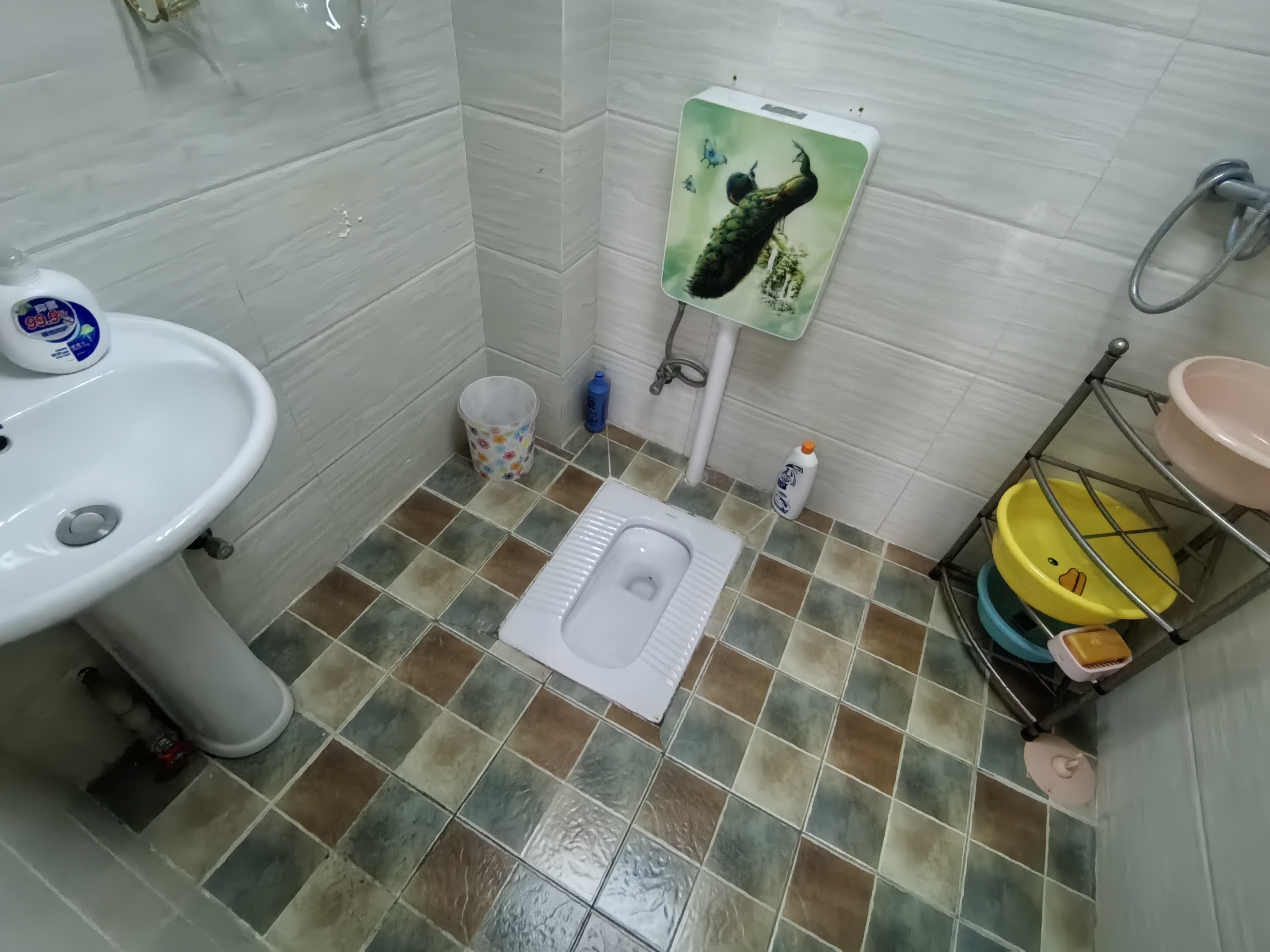 绵阳城南春天，2室1厅1卫，70㎡，普装，租金1583元/月 绵阳租房