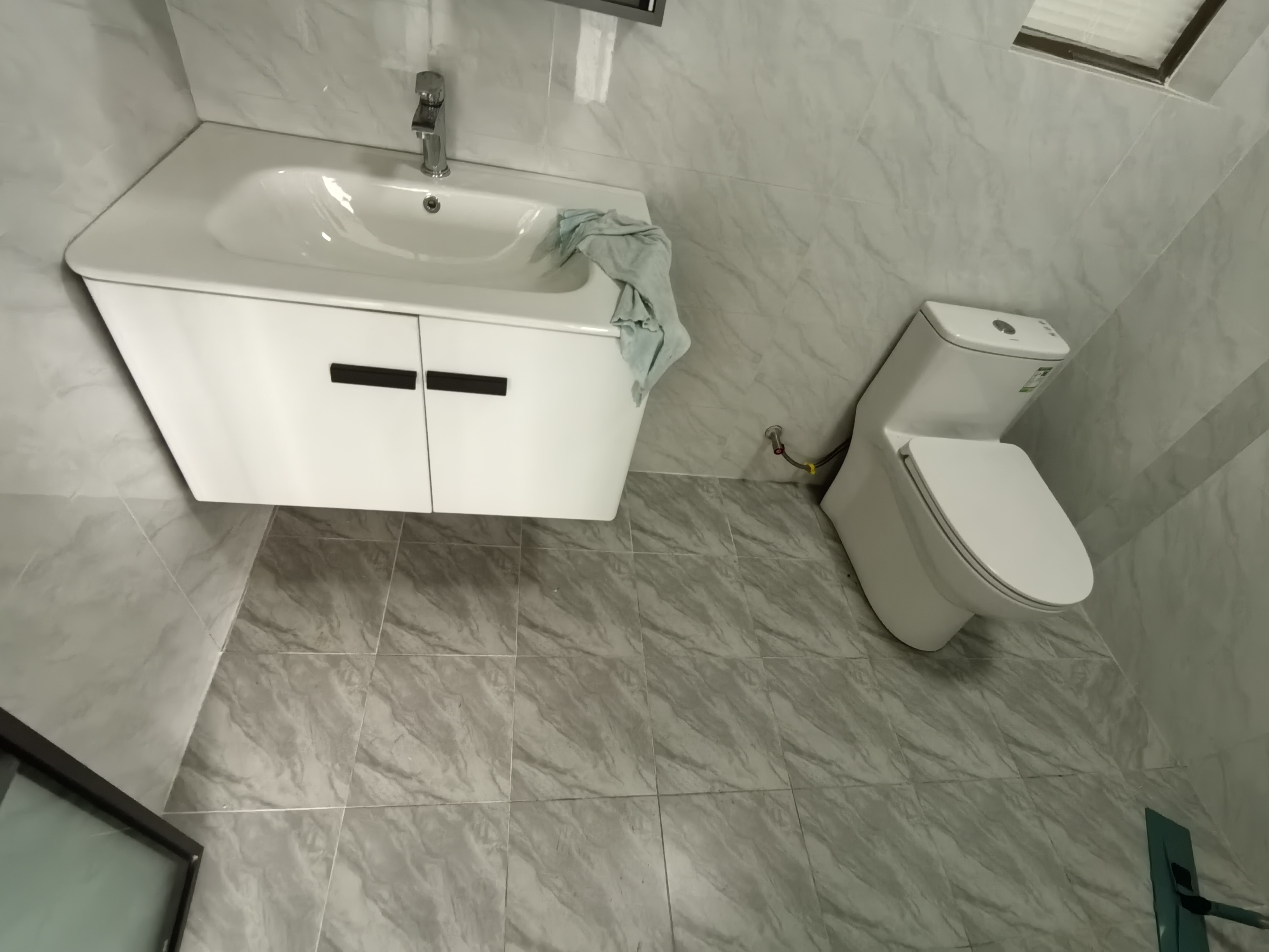 绵阳富临桃花岛，4室2厅2卫，144.00㎡，普装，租金3500.00元/月 绵阳租房