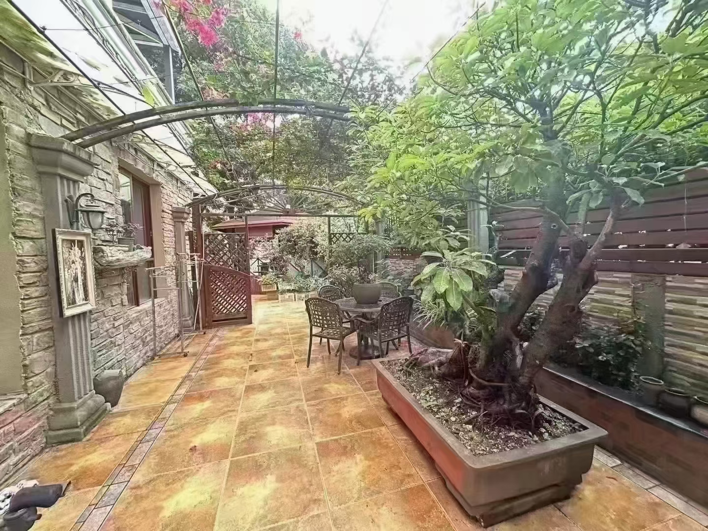 绵阳卢卡美郡.一楼带200平花园.美式复古风格.精装5室.直接入住 绵阳二手房