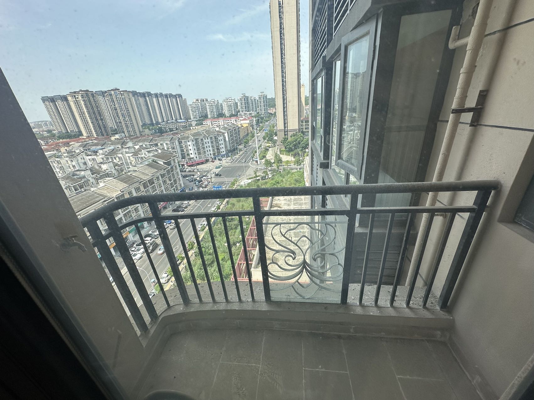 绵阳一号桥｜精装修四房未入住｜大阳台看中庭景观 绵阳二手房