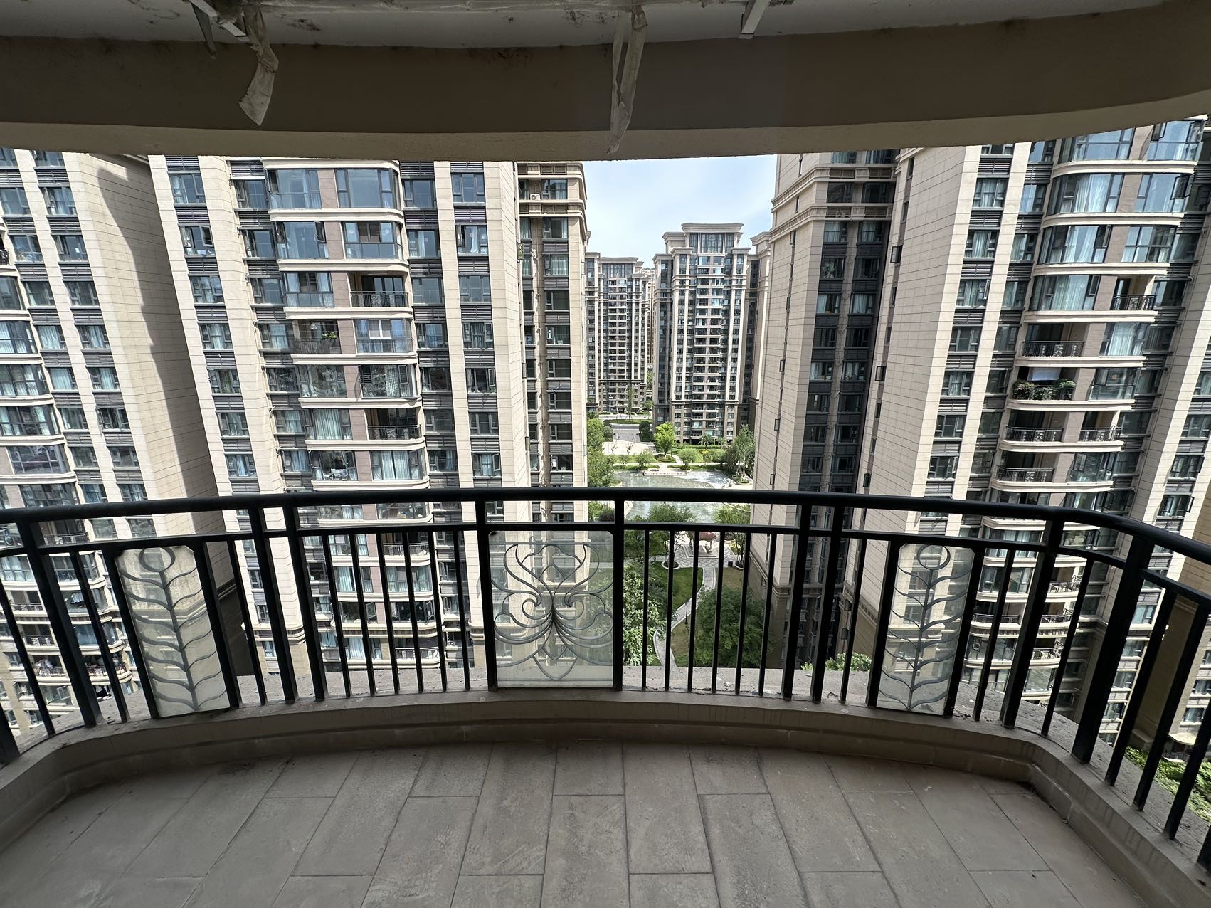 绵阳一号桥｜精装修四房未入住｜大阳台看中庭景观 绵阳二手房
