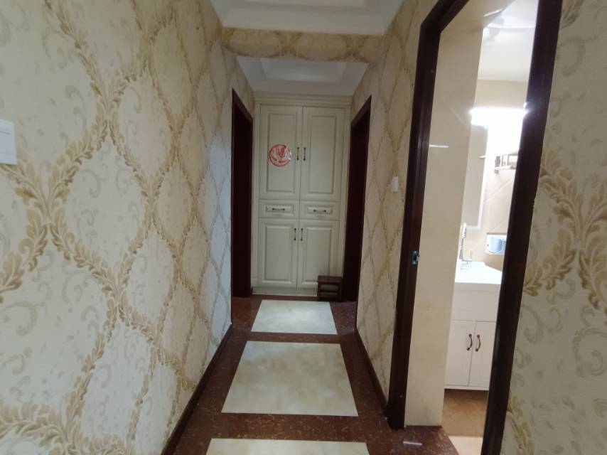 绵阳九洲家园，3室2厅2卫，140.35㎡，精装，售价69.00万 绵阳二手房
