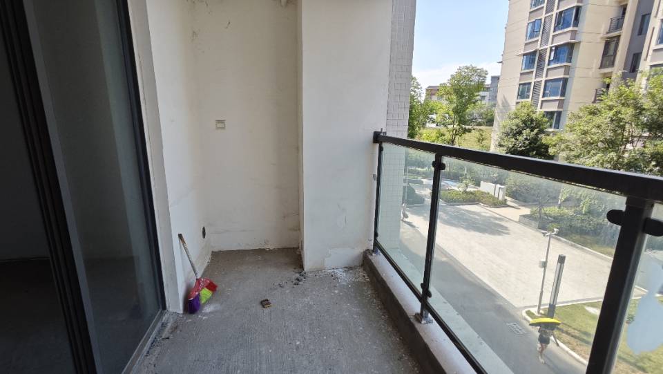 绵阳尚文苑，4室2厅2卫，125.00㎡，毛坯，售价95万 绵阳二手房