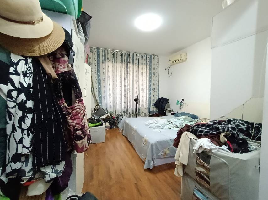 绵阳九洲家园，3室2厅2卫，135㎡，售价72万 绵阳二手房