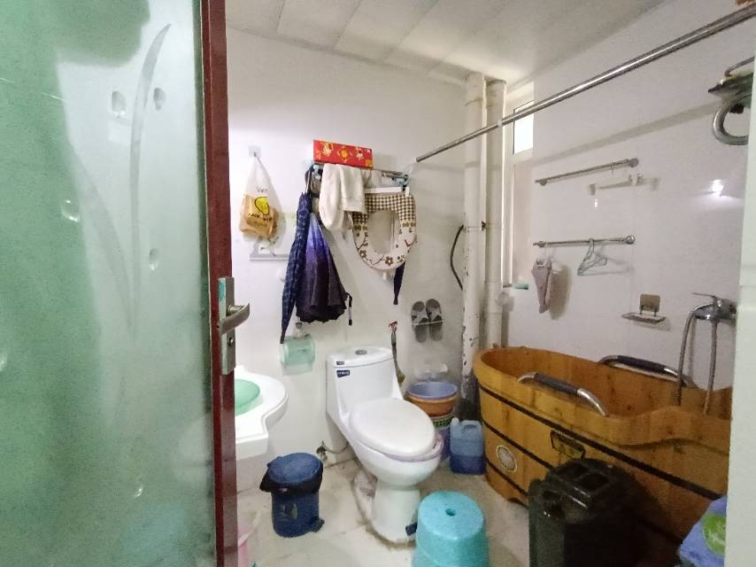 绵阳九洲家园，3室2厅2卫，135㎡，售价72万 绵阳二手房