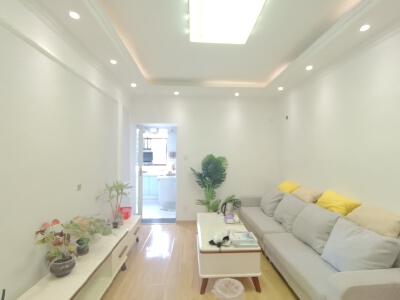 城南春天，3室2厅1卫，80㎡，普装，租金1300元/月