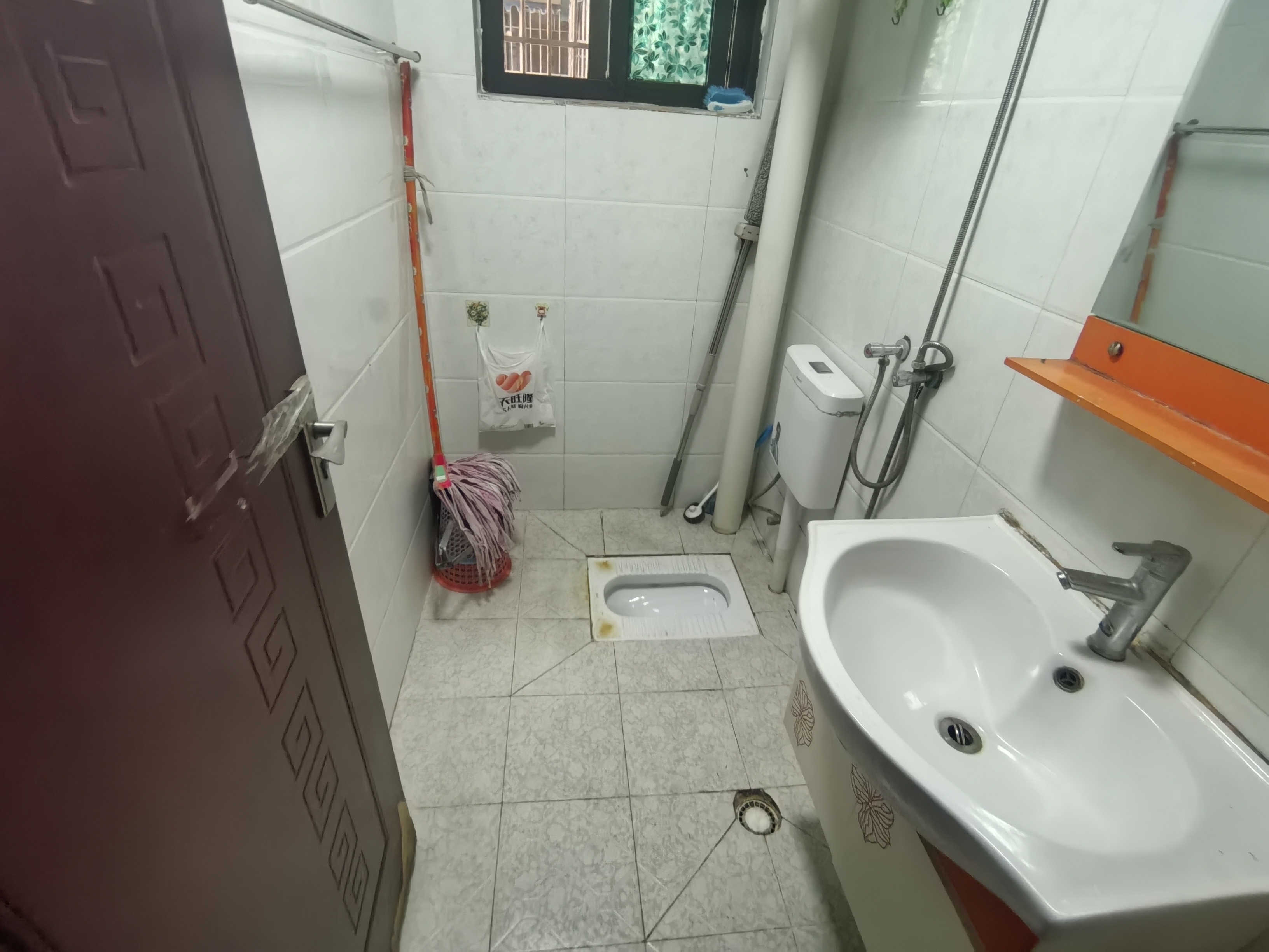 绵阳城南春天，2室1厅1卫，70㎡，普装，租金1500元/月 绵阳租房