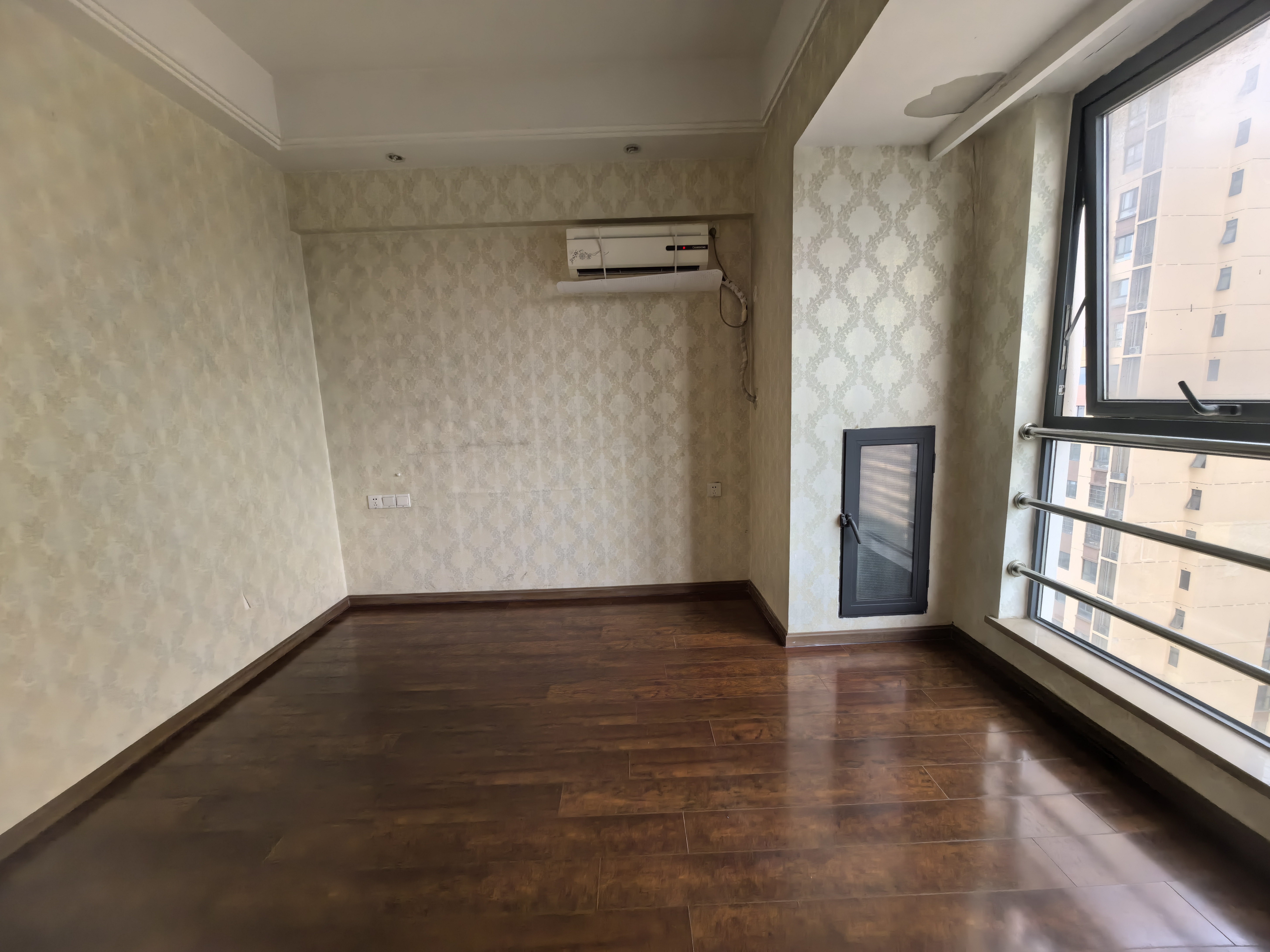 绵阳万达SOHO，80㎡，租金1200元/月 绵阳租房