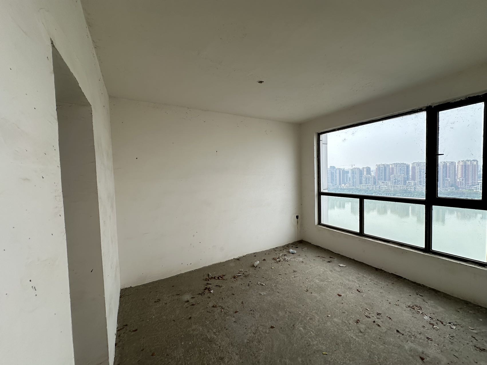 绵阳富临桃花岛，5室2厅2卫，300.00㎡，售价300.00万 绵阳二手房