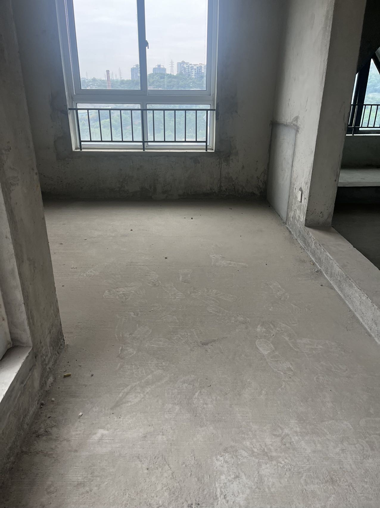 绵阳三汇英郡，5室2厅2卫，95.5㎡，毛坯，售价169万 绵阳二手房