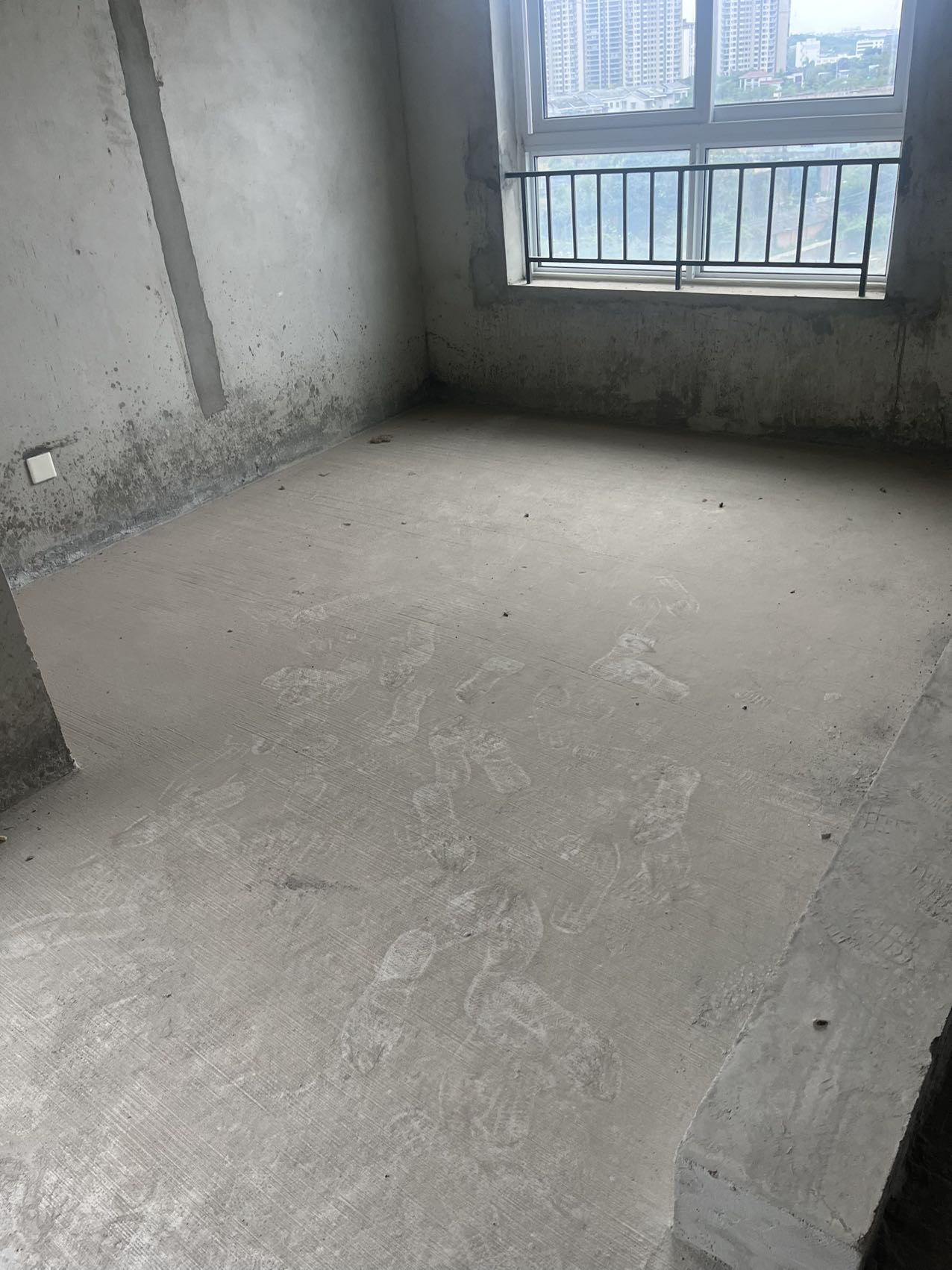 绵阳三汇英郡，5室2厅2卫，95.5㎡，毛坯，售价169万 绵阳二手房