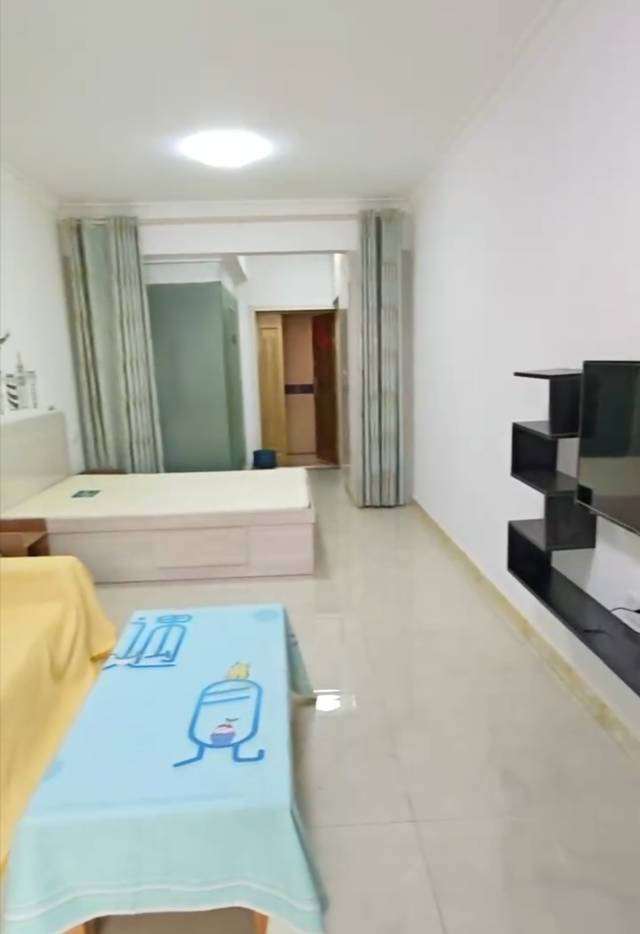 绵阳金三角大厦，1室1厅1卫，47㎡，租金1350元/月 绵阳租房