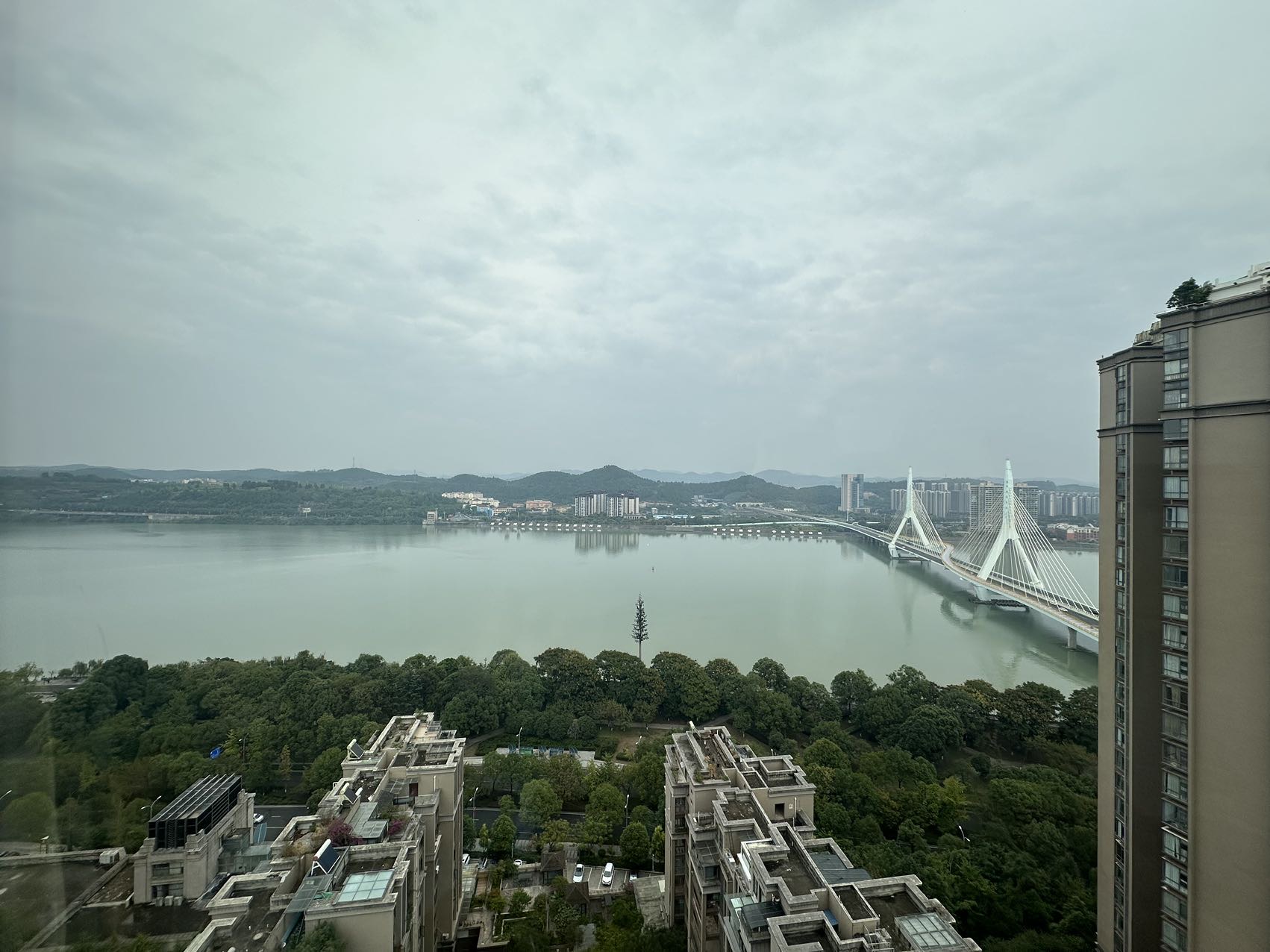 绵阳豪装｜高端定制家具｜正临江五房｜送子母车位 绵阳二手房