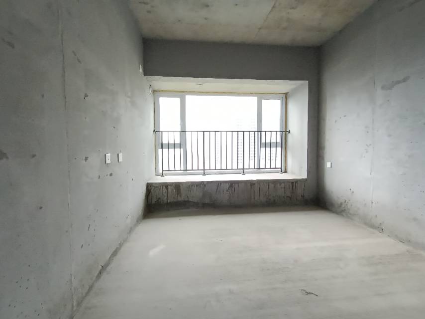 绵阳倍特香槟华府二期，3室2厅2卫，126㎡，毛坯，售价127万 绵阳二手房