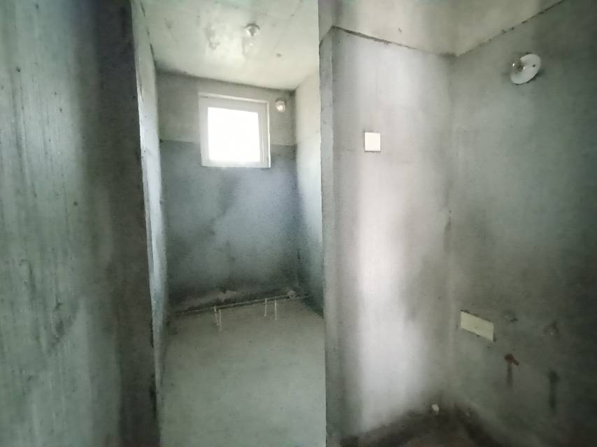 绵阳倍特香槟华府二期，3室2厅2卫，126㎡，毛坯，售价127万 绵阳二手房