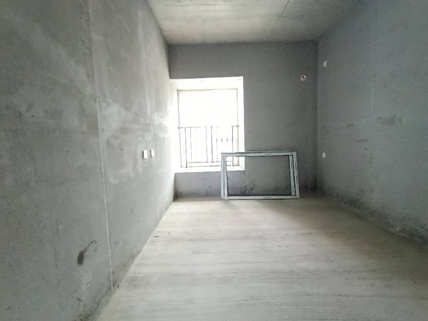 绵阳倍特香槟华府二期，3室2厅2卫，126㎡，毛坯，售价127万 绵阳二手房