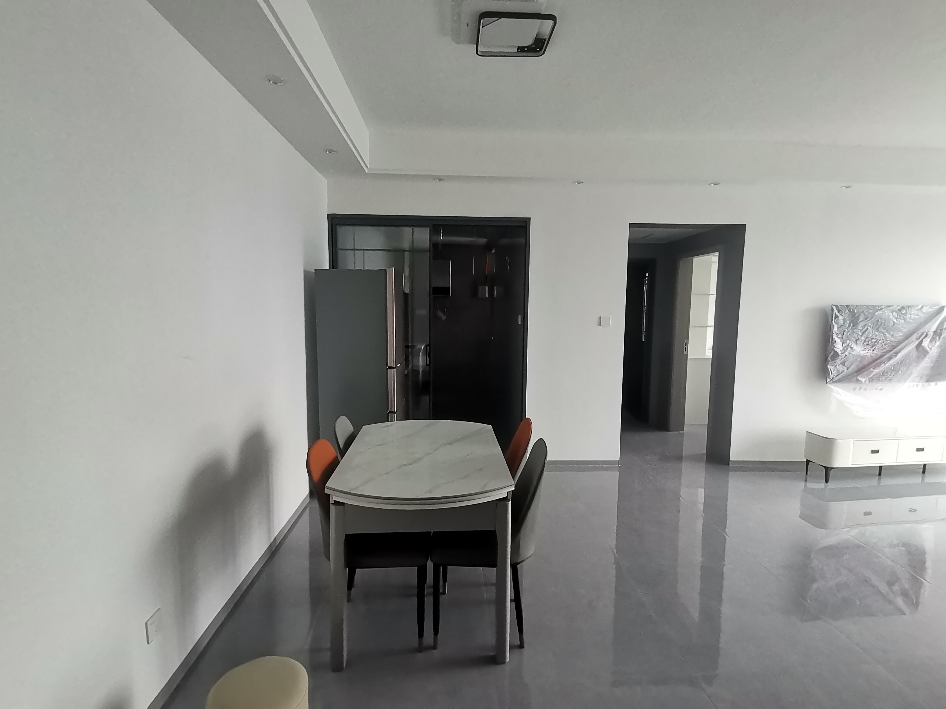 绵阳宏建 中心广场，2室2厅1卫，80㎡，精装，租金15000元/年 绵阳租房