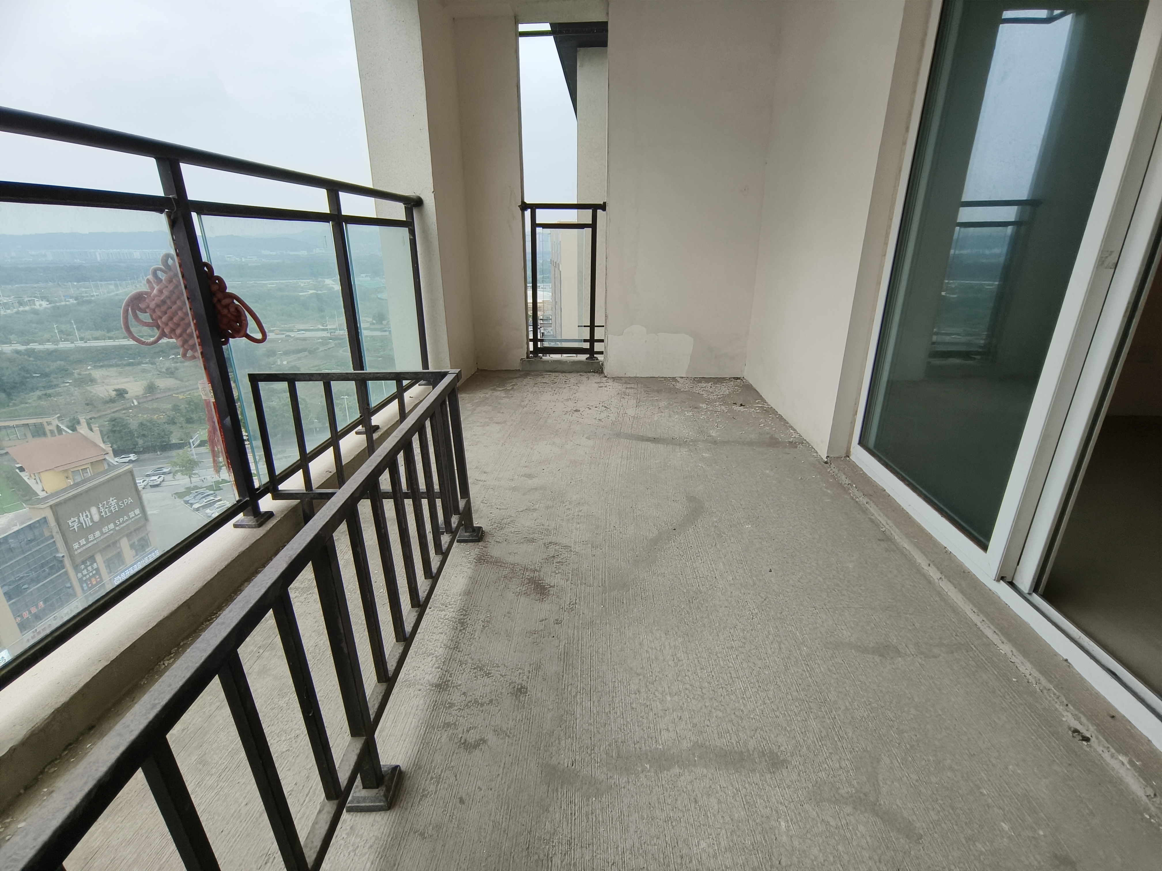 绵阳西城君悦华府，3室2厅2卫，105㎡，毛坯，售价93万 绵阳二手房