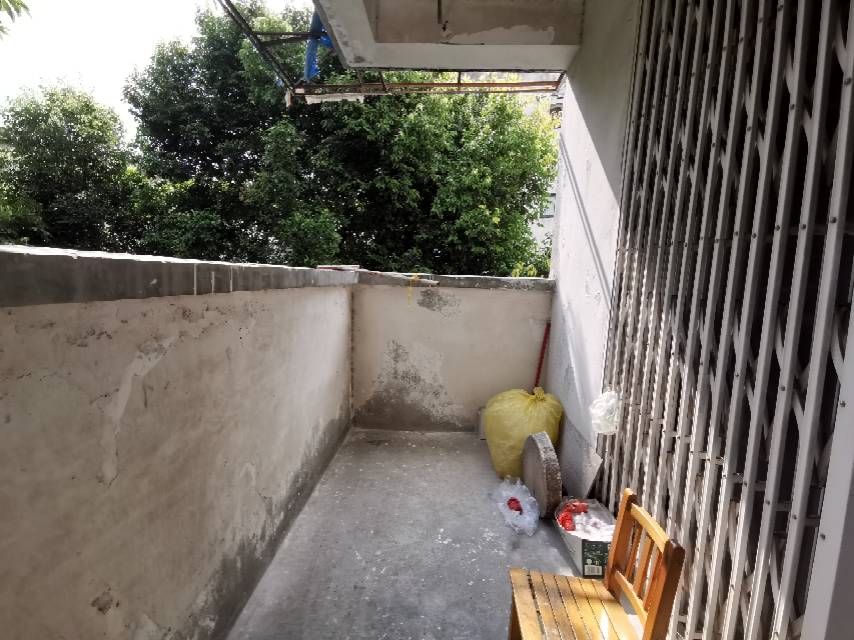 绵阳花果山小区，3室2厅2卫，118㎡，简装，售价45万 绵阳二手房