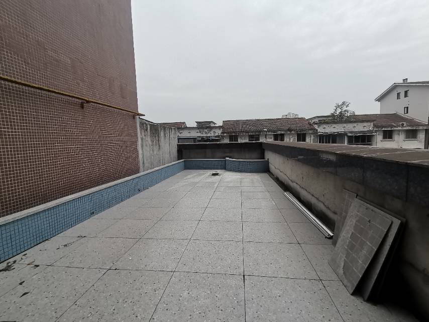 绵阳荣华国际广场 大三室带100平露台  绵阳二手房