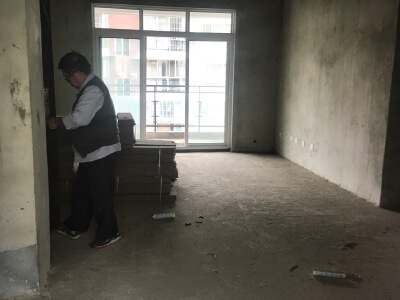 丰谷上城，3室2厅1卫，95㎡，售价28万